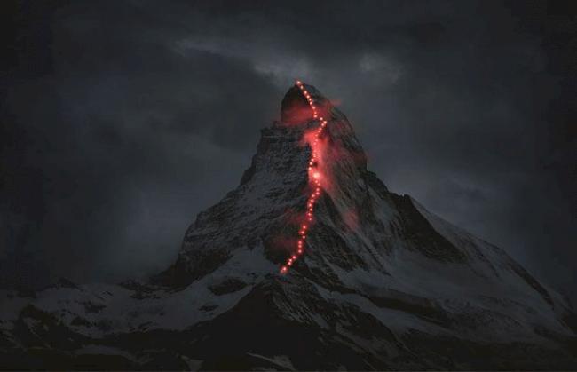 Zermatt steht 2015 im Zeichen der Feierlichkeiten rund um das 150-Jahr-Jubiläum der Matterhorn Erstbesteigung: Die Beleuchtung wurde nun abmontiert.