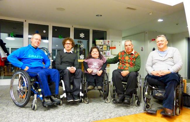 Der Vorstand des Rollstuhlclubs Oberwallis (von links): Olivier Luisier, Rolf Arnold, Vanessa Grand, Ehrenmitglied Theo Kuonen, Robert Lehner.