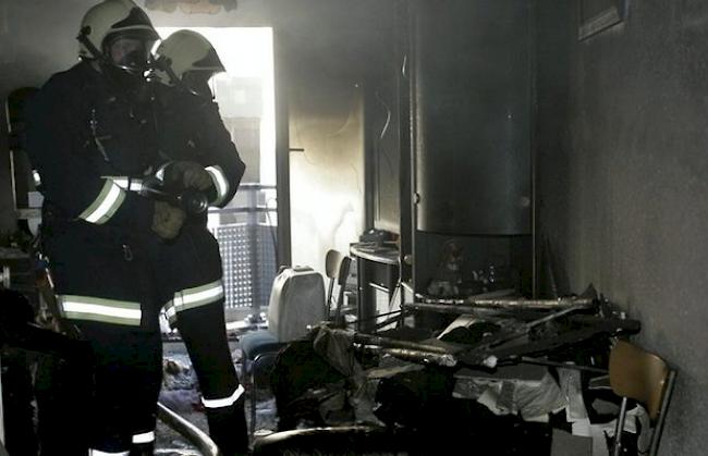 Für eine ältere Bewohnerin endete ein Wohnungsbrand in Naters am Freitagnachmittag glimpflich. (Symbolbild)