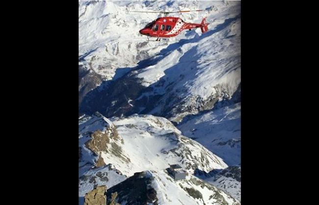 Die Air Zermatt flog Personal und Material der Zürcher Forscher an den Berg.