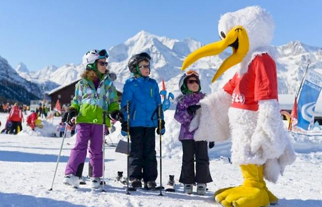 Im Skigebiet Grächen erlernen die kleinen Gäste das Skifahren auf spielerische Art und Weise.