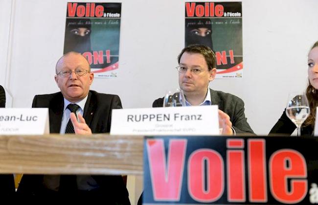 Jean-Luc Addor, Co-Präsident des Initiativ-Komitees, und Franz Ruppen, Präsident SVPO, bei der Lancierung der Initiative vor einem Jahr. 