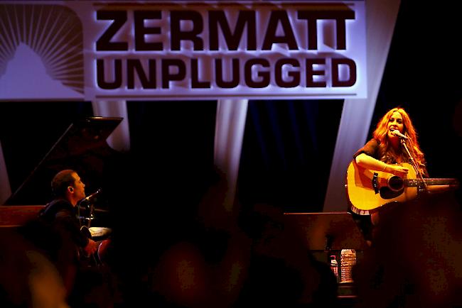 Die kanadische Sängerin Alanis Morissette bei ihrem Auftritt beim Zermatt Unplugged im April 2008.