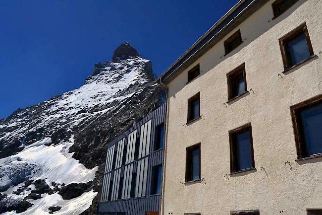 In den Startlöchern:  Ab dem 1. Juli kann die umgebaute Hörnlihütte von Bergsteigern wieder genutzt werden.