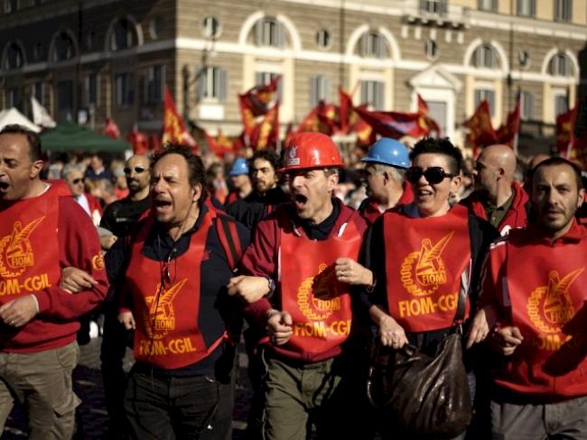 Mitglieder der Metallarbeitergewerkschaft FIOM am Samstag in Rom