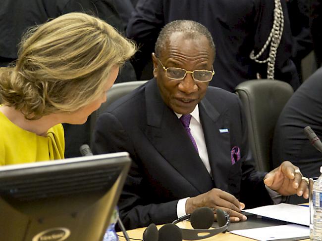 Ruft Ebola-Notstand aus: Guineas Präsident Alpha Conde (Archiv)