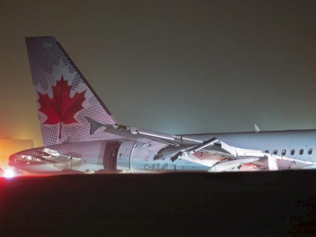 Das havarierte Flugzeug auf dem Stanfield Airport in Halifax