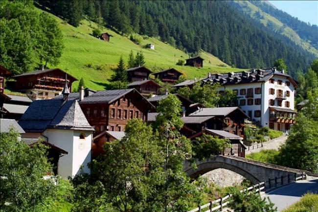 Die Schweizer Patenschaft für Berggemeinden unterstützt den Umbau des Schulhauses in Binn. 