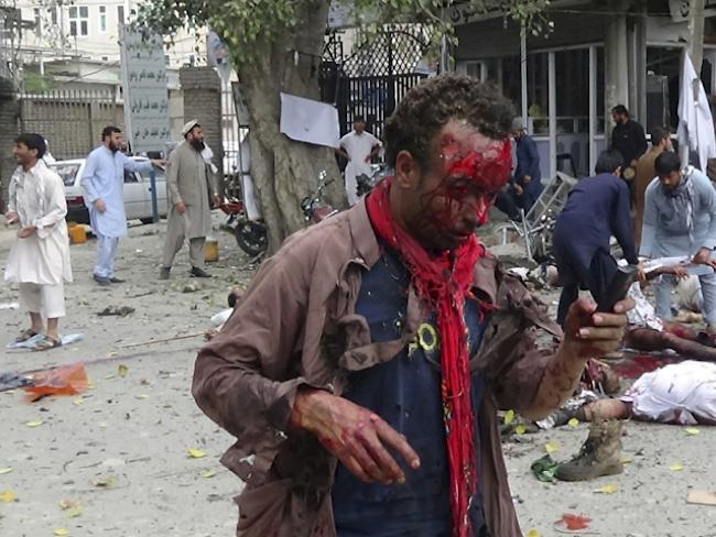 Verletzter nach dem Anschlag in der afghanischen Stadt Dschalalabad