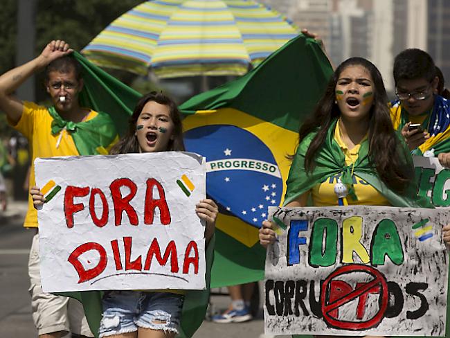 Proteste gegen die Schmiergeldaffaire beim Staatskonzern Petrobras