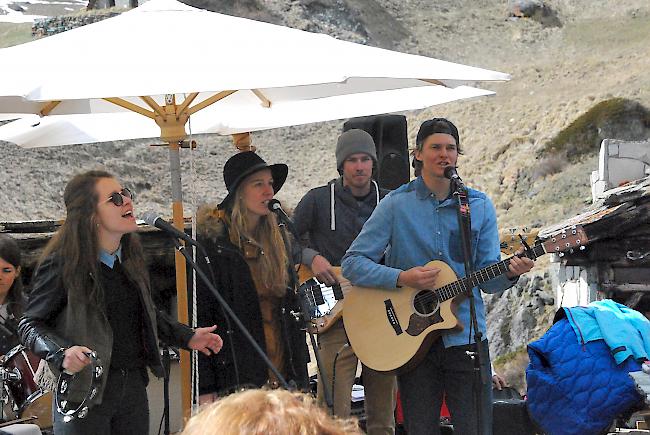 Die einheimische Band «WintersHome» am Zermatt Unplugged 2015.