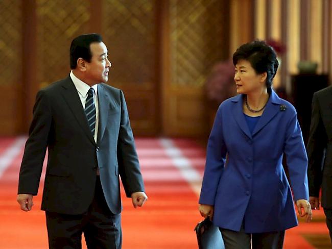 Regierungschef Lee Wan-Koo mit Präsidentin Park (Archiv)