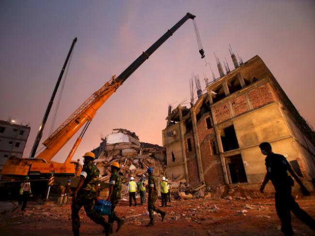 Zerstörtes Gebäude einer Textilfabrik in Bangladesch (Archiv)