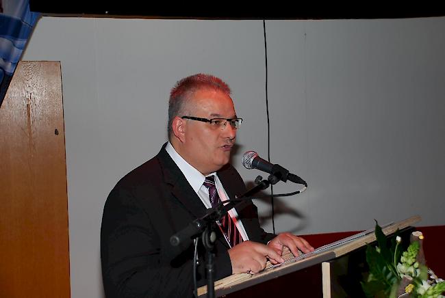 Elmar Furrer, Präsident Genossenschaft Regionale Mehrzweckhalle (GRM), hat heute Abend im Beisen von zahlreichen prominenten Persönlichkeiten die 35. NEUWA offiziell eröffnet.