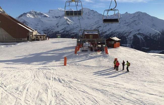 Eine Skifahrerin ist am Montag im Skigebiet von Verbier tödlich verunglückt. 