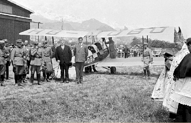 Sitten verfügt seit dem Jahre 1935 über einen Flughafen.