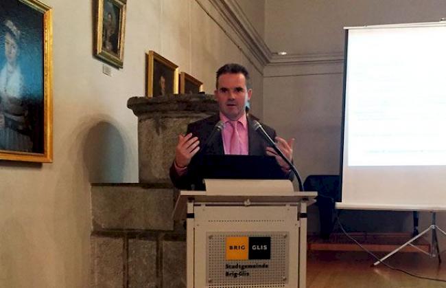 Eric Bianco, Chef der kantonalen Dienstelle für Wirtschaftsentwicklung, informierte am Donnerstagabend über die Änderungen des Walliser Tourismusgesetzes.