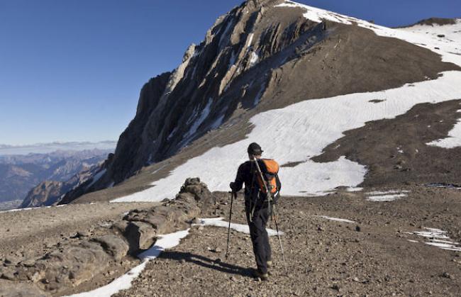 Das Institut für Schnee- und Lawinenforschung warnt Bergwanderer vor Schneerutschen. 