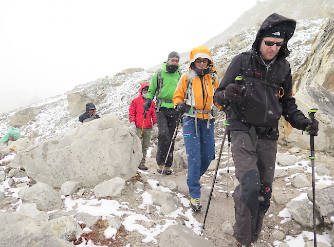 Die Gruppe um Klaus Tscherrig im Aufstieg zum Everst Base Camp kurz vor dem Erdbeben.