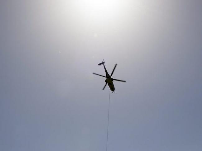 Helikopter suchten ab Sonntagmittag nach dem Vermissten. (Symbolbild)