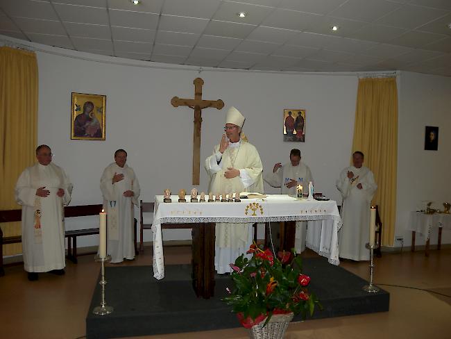 Weihbischof Alain de Raemy stand in Lourdes verschiedenen Feiern für die Oberwalliser und Deutschfreiburger vor.