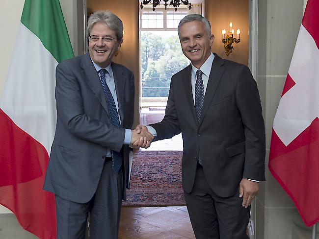 Der italienische Aussenminister Geniloni und sein Schweizer Amtskollege Burkhalter trafen sich in Bern zu einem offiziellen Gespräch