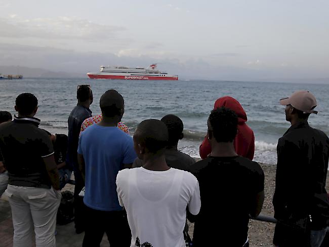 700 Bootsflüchtlinge gerettet: Migranten auf der griechischen Insel Kos