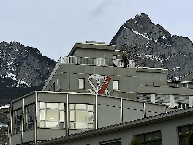 Hier wird ein typisches Schweizer Produkt hergestellt: Victorinox-Fabrik in Ibach im Kanton Schwyz (Archiv)