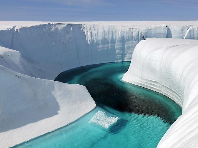 Gletscherseen in Grönland können in Rissen verschwinden
