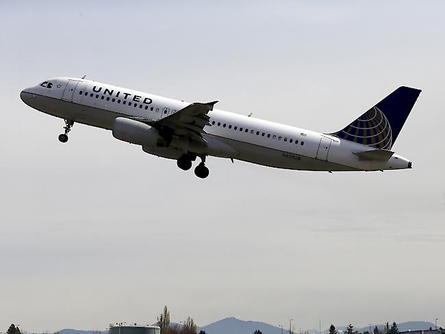 Start einer United-Airlines-Maschine in Seattle: Mehrere US-Fluggesellschaften sind ins Visier der US-Justiz geraten. Sie sollen den Wettbewerb behindert haben (Archivbild).