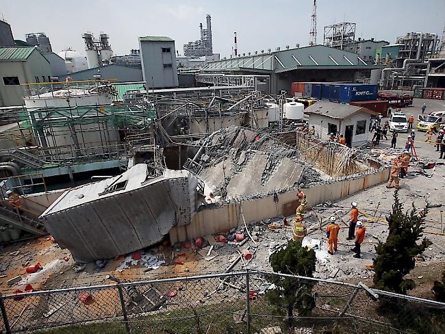 Ein bei der Explosion in der Chemiefabrik in Ulsan eingestürztes Lagerhaus. Beim Unglück kamen sechs Personen ums Leben.