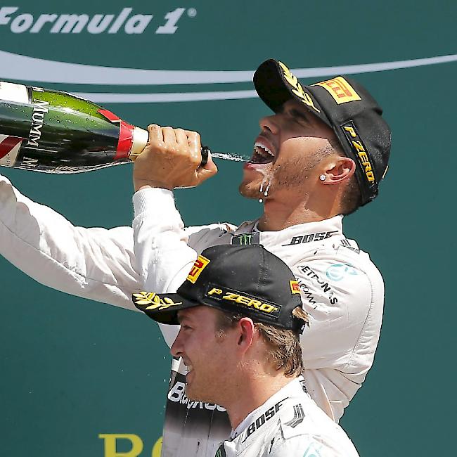 Lewis Hamilton bejubelt seinen Heimsieg in Silverstone