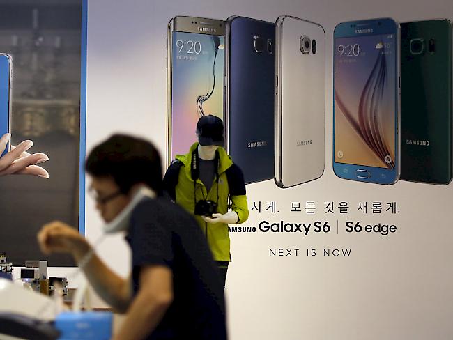 Samsungs Galaxy S6 Smartphones werfen offenbar nicht ganz so viel ab wie erhofft.