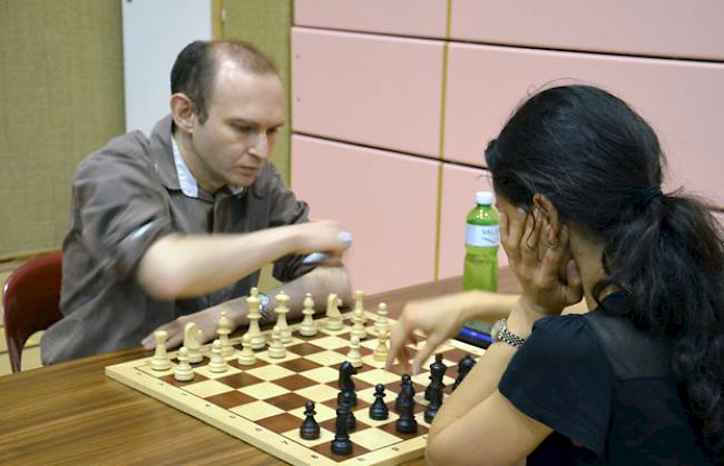 GM Vadim Milov (links) gewann den Stichkampf gegen GM Alexandra Kosteniuk 1½:½.