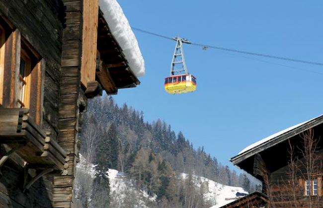 Walliser Bergbahnen sollen unterstützt werden. Im Bild: Die Luftseilbahn in Fiesch.