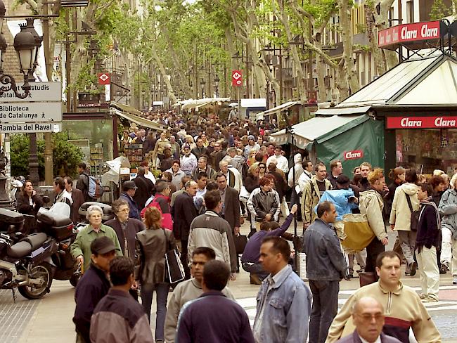 Der Boulevard Las Ramblas in Barcelona ist bei den Touristen beliebt. Schüsse in einer Nebenstrasse führten zu einer Panik. (Archiv)