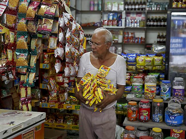 Anfang Juni nahm Nestlé Indien Maggi-Nudeln aus dem Handel, die angeblich mit überhöhten Bleiwerten belastet sein sollten. Die "Nudel-Affäre" beschert dem Unternehmen nun rote Quartalszahlen. (Archivbild)