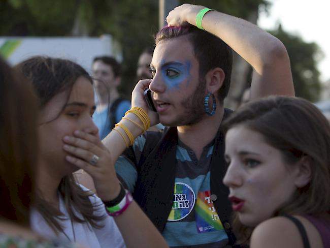 Bestürzung unter Teilnehmern der Schwulenparade in Jerusalem nach der Messerattacke durch einen orthodoxen Juden.