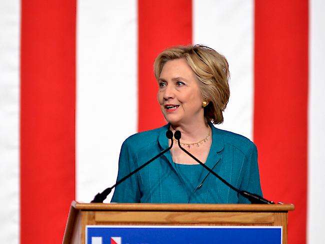 Finanziell und gesundheitlich für den Wahlkampf um die US-Präsidentschaft gerüstet: Demokratische Kandidatin Hillary Clinton bei einem Auftritt in Miami.