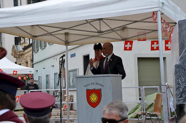 Bundesrat Alain Berset bei seiner Ansprache in Siders. Die Schweiz müsse die Probleme der heutigen Zeit mit Pragmatismus lösen, war seine Kernbotschaft.