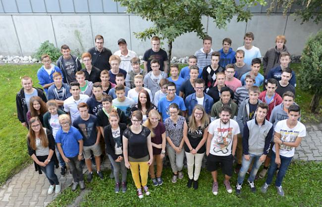 Die 55 neuen Lernenden bei Lonza in Visp
