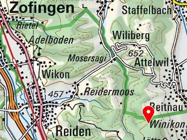 Unweit der Grenze zum Kanton Aargau, ist am 1. August im luzernischen Wikon ein Velofahrer von einer Weisstanne erschlagen worden.