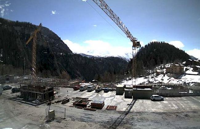 Der Bau des Reka-Feriendorfs in Blatten lässt sich via Webcam verfolgen.