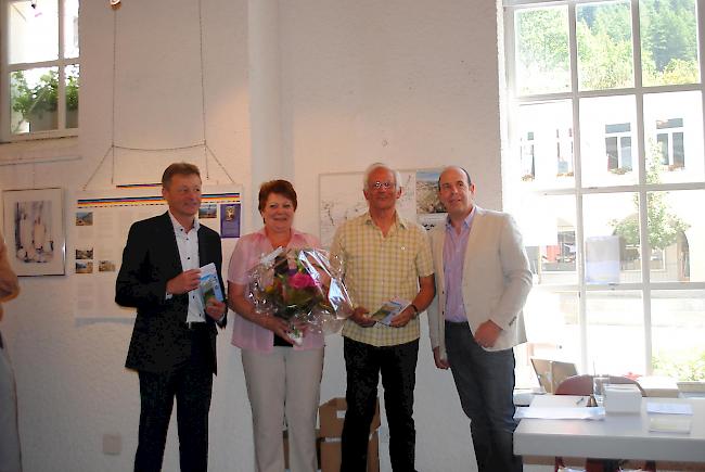 Von links: Richard Hug (Direktor Leukerbad Tourismus), Agnes Tschopp (Ehefrau von Werner Tschopp), Werner Tschopp (Autor) und Rico Erpen (Verlagsleiter Rotten Verlag).