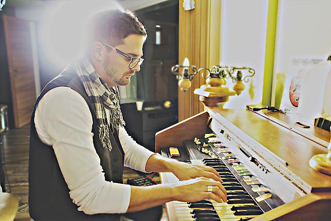 Sam Gruber komponierte die Musik zum Video.