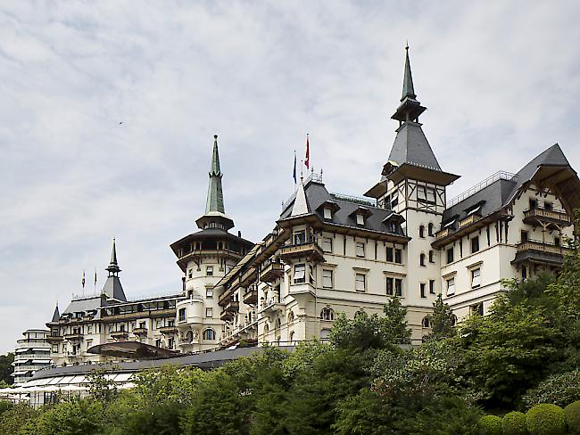 Luxus im Schlösschen-Stil: Das Dolder Grand hoch über Zürich zieht Prominente, Reiche und Schöne aus der ganzen Welt an. Jetzt wurde es zum GaultMillau "Hotel des Jahres" erkoren. (Archivbild)