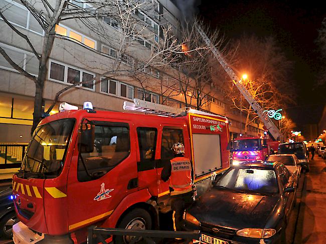 Die Feuerwehr von Paris bei einem früheren Einsatz (Archiv)
