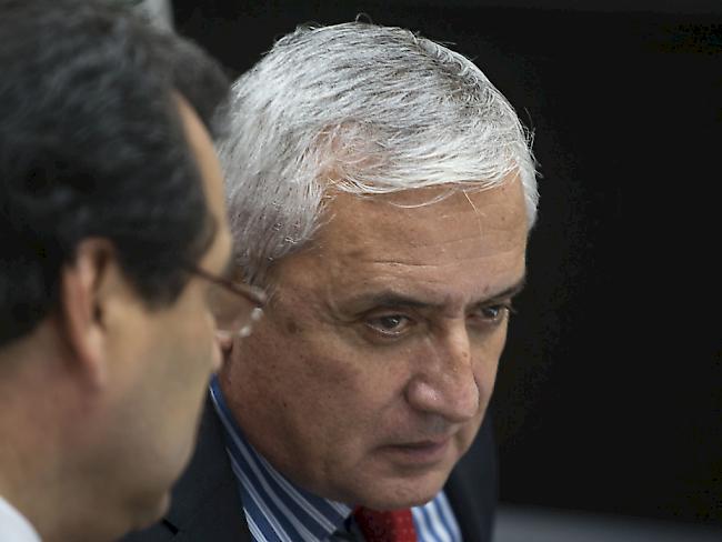 Guatemalas zurückgetretener Präsident Otto Pérez wird in einer Militärkaserne festgesetzt.