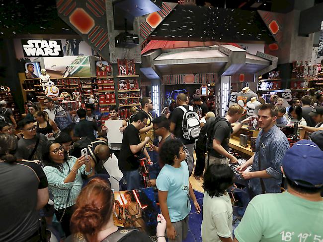 Disney macht Kasse: "Force Friday" nennen die Vermarkter den Eröffnungstag des neuen Geschäfts.