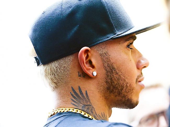 Lewis Hamilton: Neu mit blonden Haaren und einem Tattoo am Hals